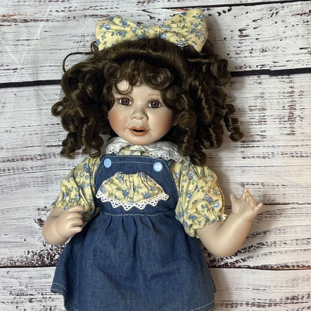 Vintage 1996 The Hamilton Collection "Miss Glamour" Doll 16.5" Tall - No Box